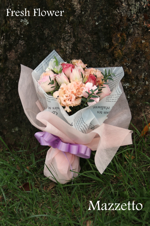 新鮮な可愛い小さな花束　mazzetto